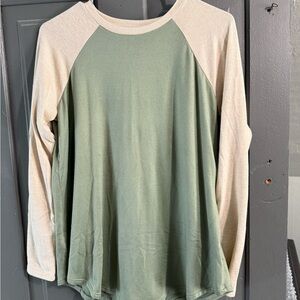 American Eagle Women’s Green and Cream Long Sleeve Raglan Shirt